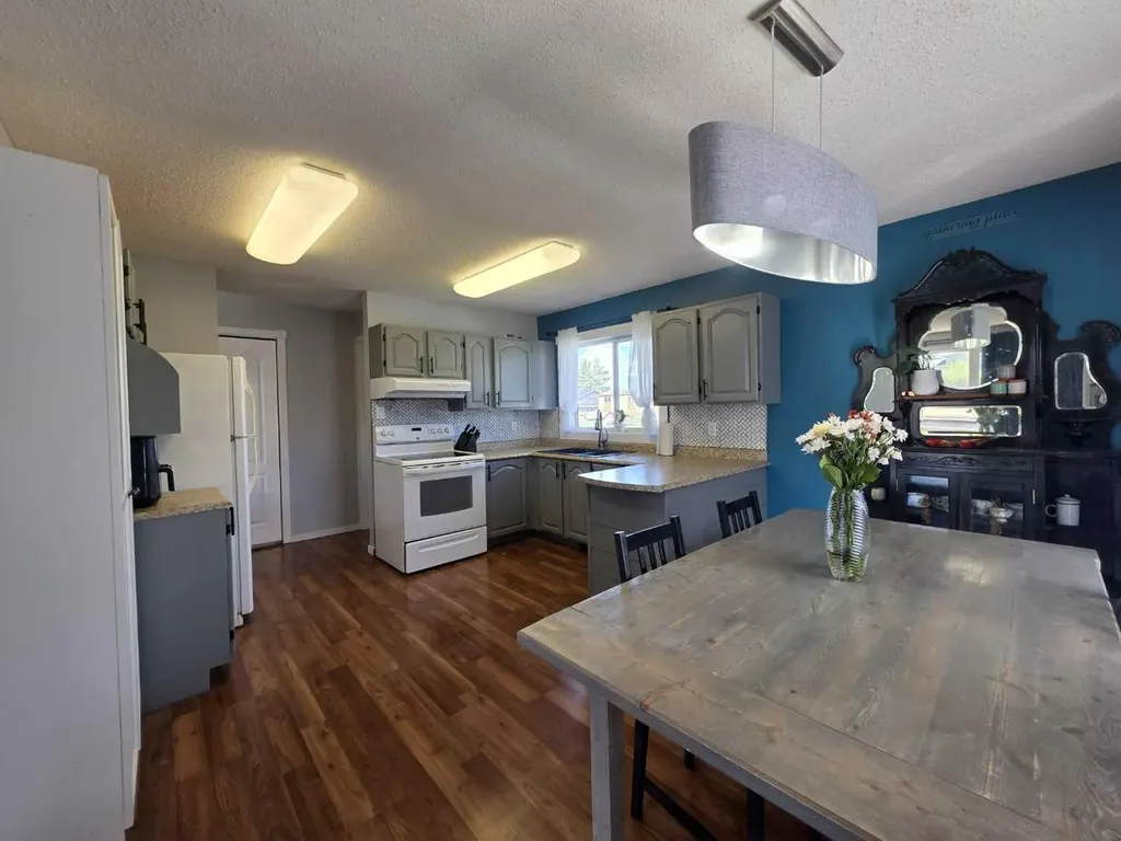 5031 51 Street Islay AB T0B2J0