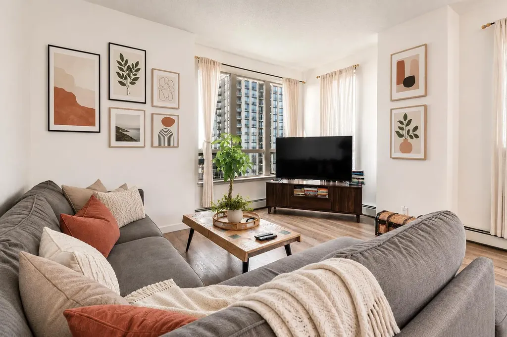 1053 10 Street SW Calgary AB T2R 1S6