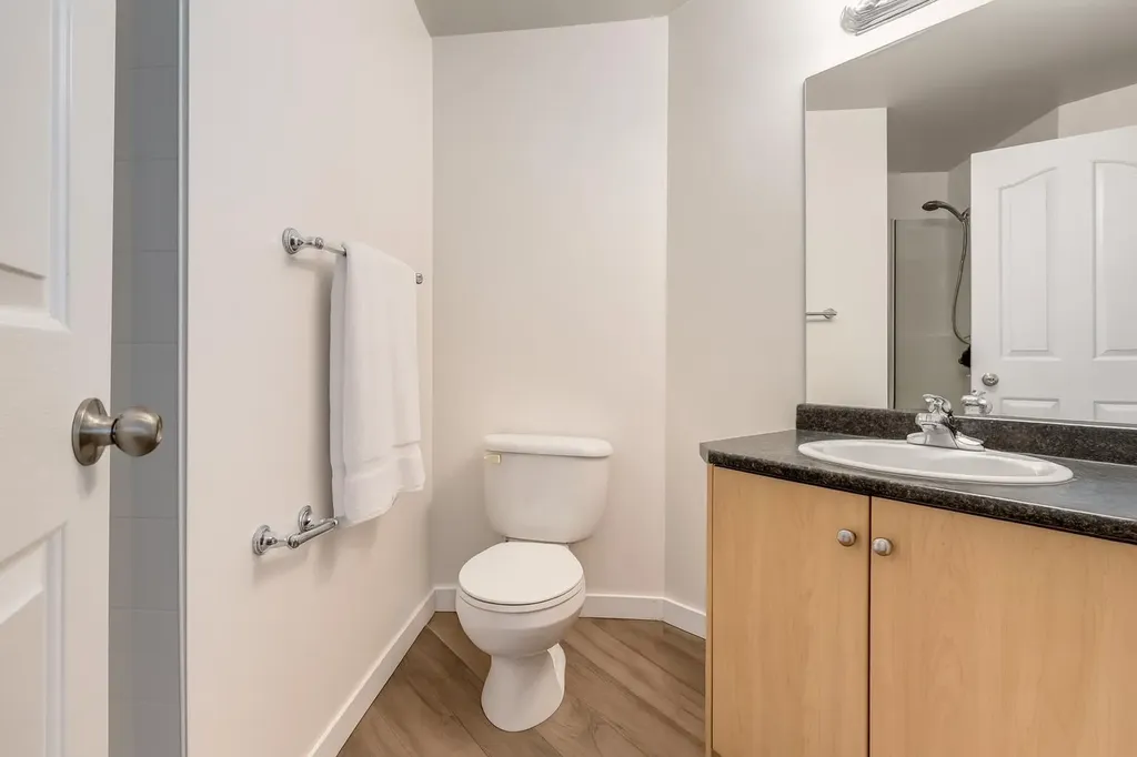 1053 10 Street SW Calgary AB T2R 1S6