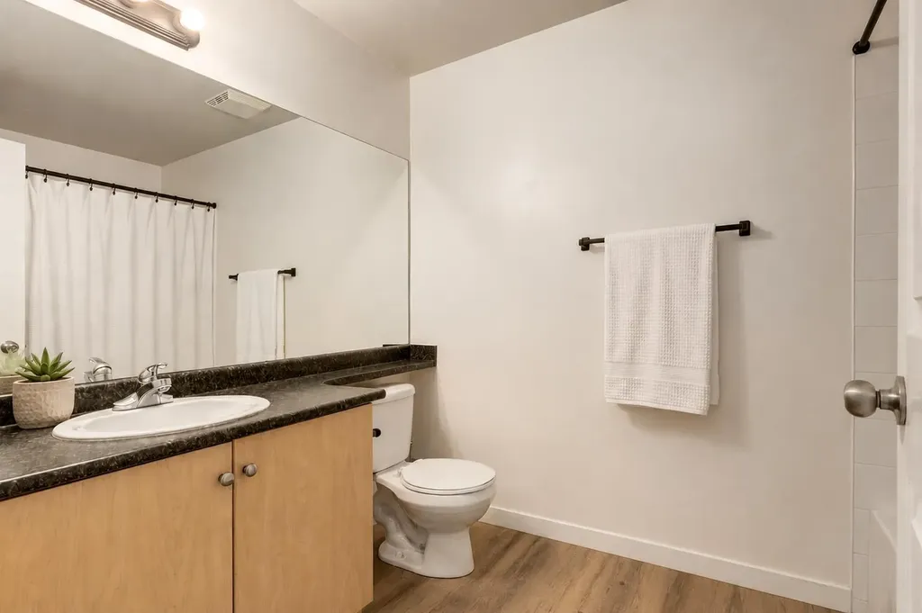1053 10 Street SW Calgary AB T2R 1S6