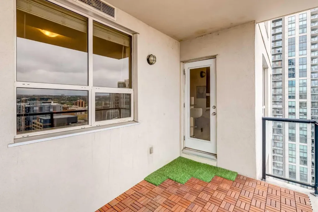 1053 10 Street SW Calgary AB T2R 1S6
