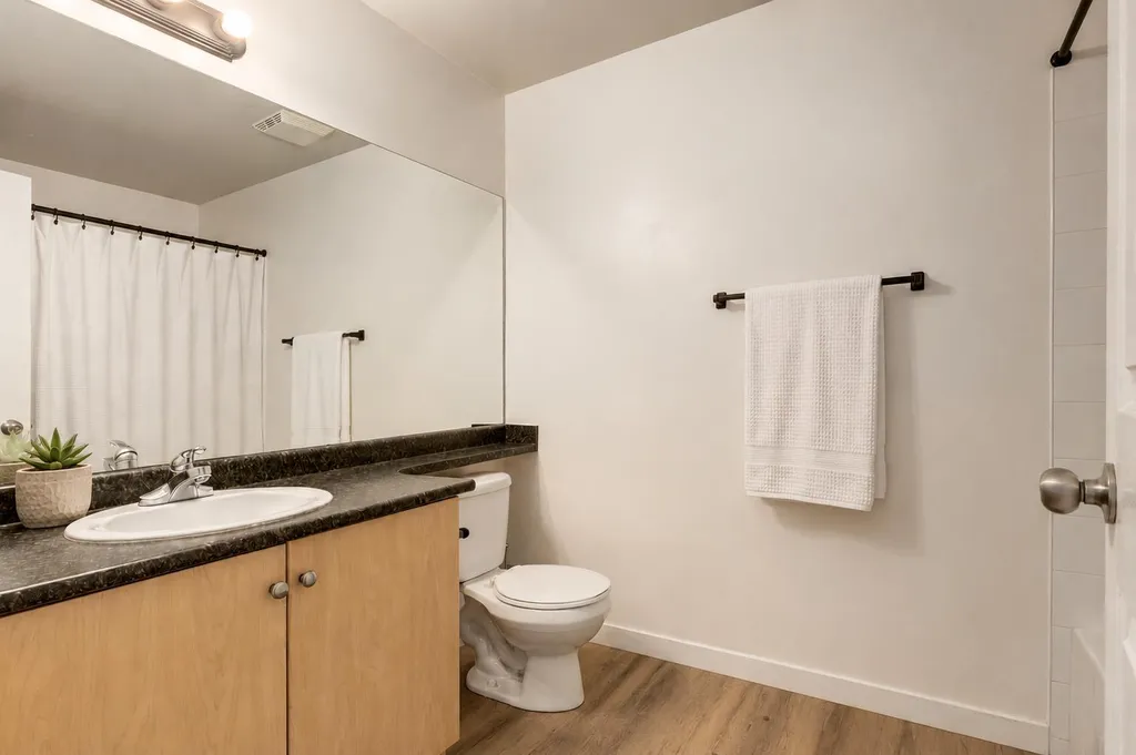 1053 10 Street SW Calgary AB T2R 1S6