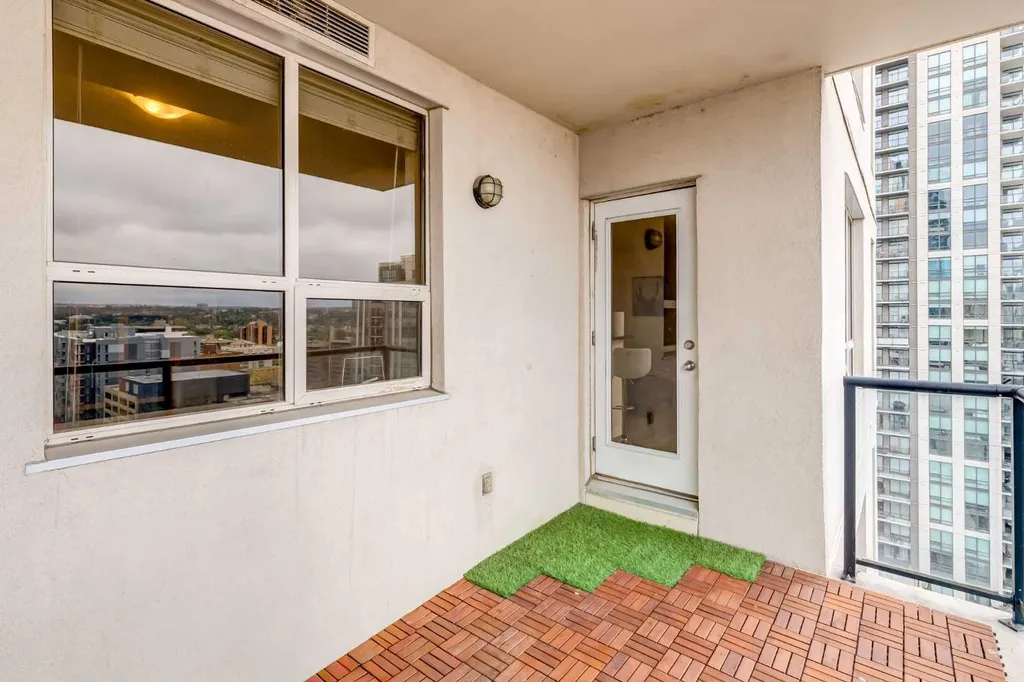 1053 10 Street SW Calgary AB T2R 1S6