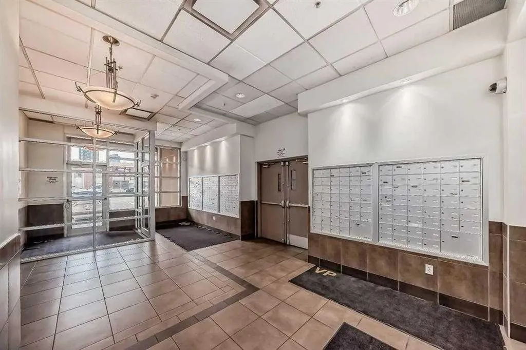 1053 10 Street SW Calgary AB T2R 1S6