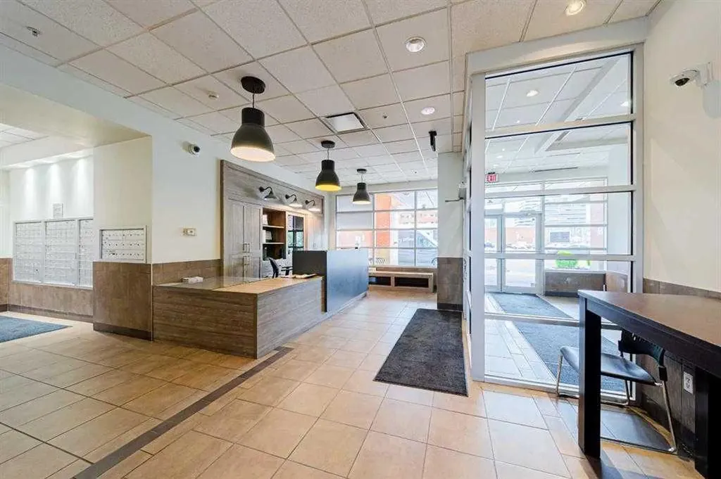 1053 10 Street SW Calgary AB T2R 1S6