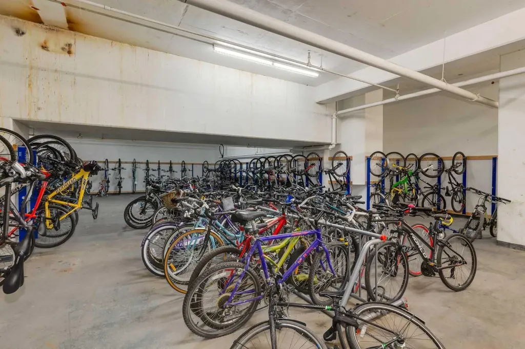 1053 10 Street SW Calgary AB T2R 1S6