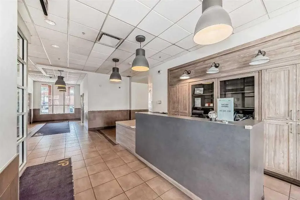 1053 10 Street SW Calgary AB T2R 1S6