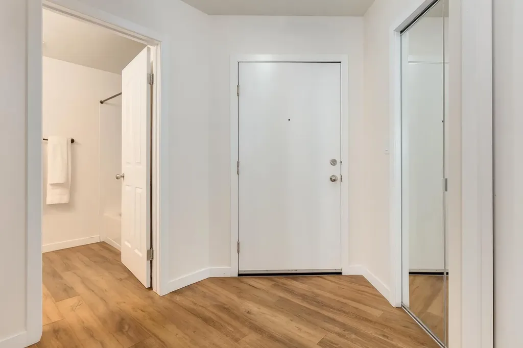 1053 10 Street SW Calgary AB T2R 1S6