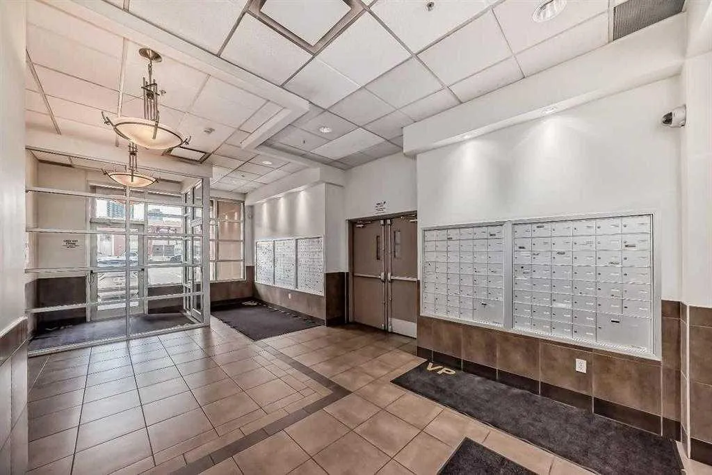 1053 10 Street SW Calgary AB T2R 1S6