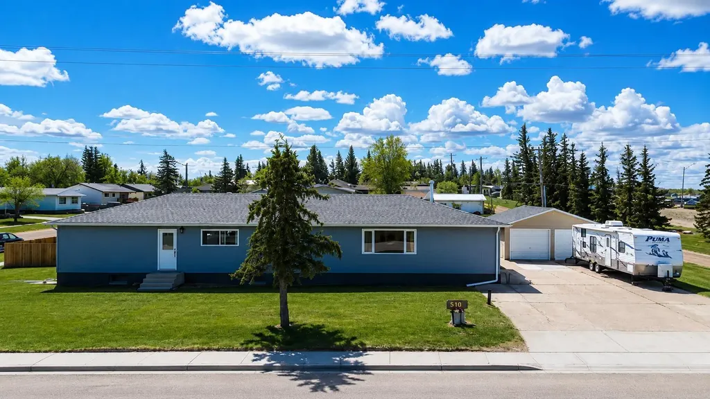 5302 50 Avenue Mayerthorpe AB T0E 1N0