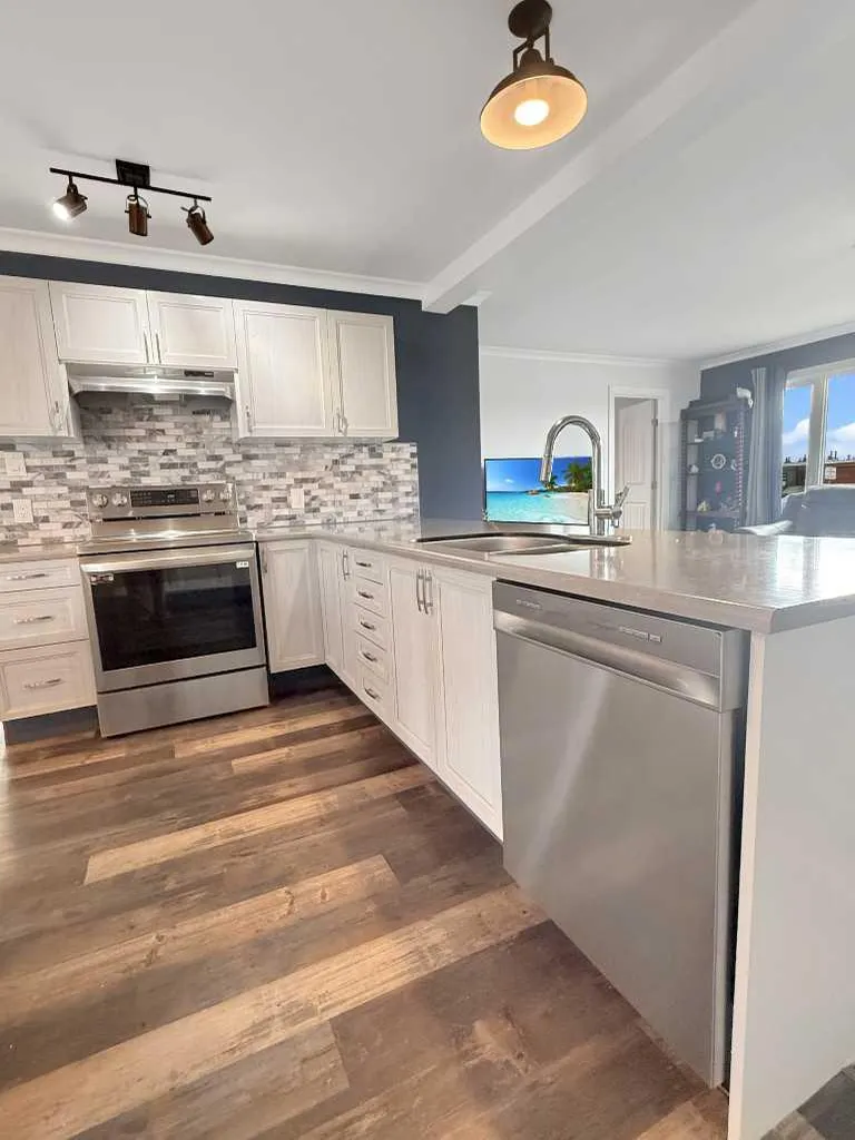 5302 50 Avenue Mayerthorpe AB T0E 1N0