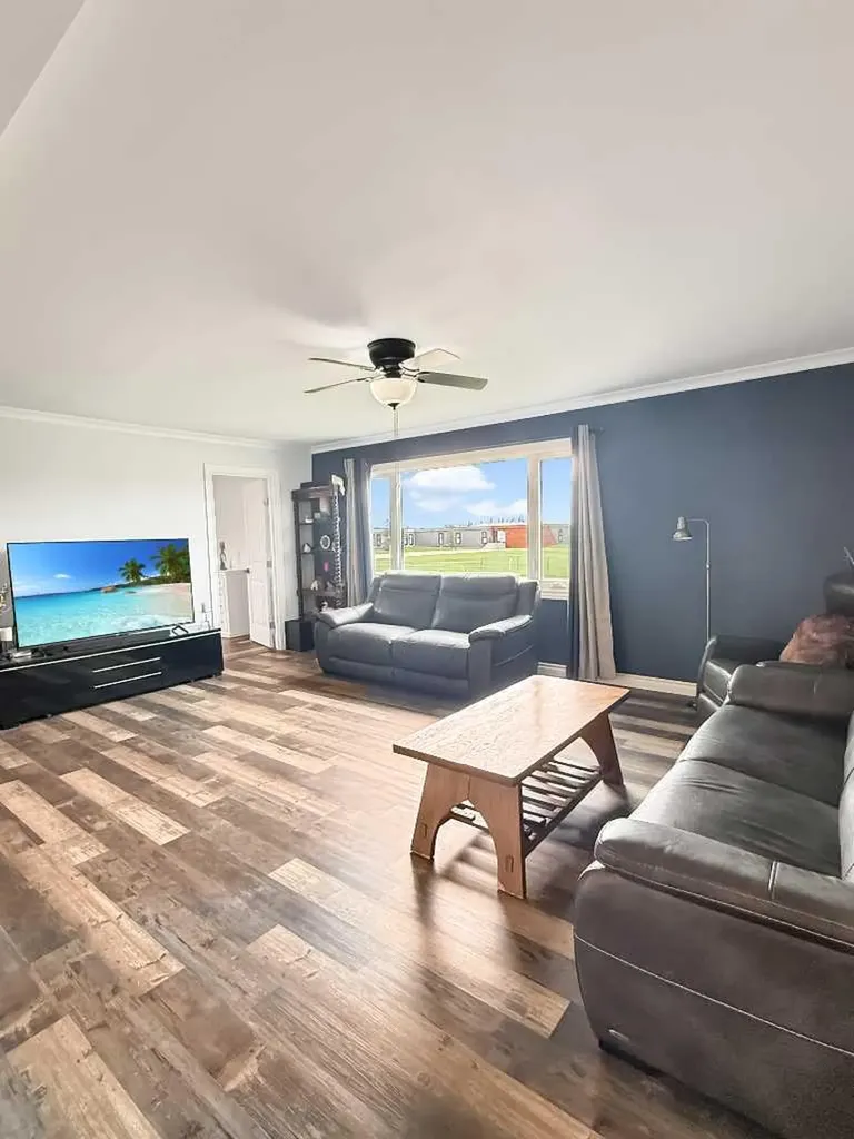5302 50 Avenue Mayerthorpe AB T0E 1N0