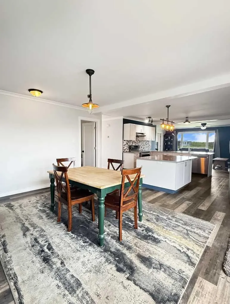 5302 50 Avenue Mayerthorpe AB T0E 1N0