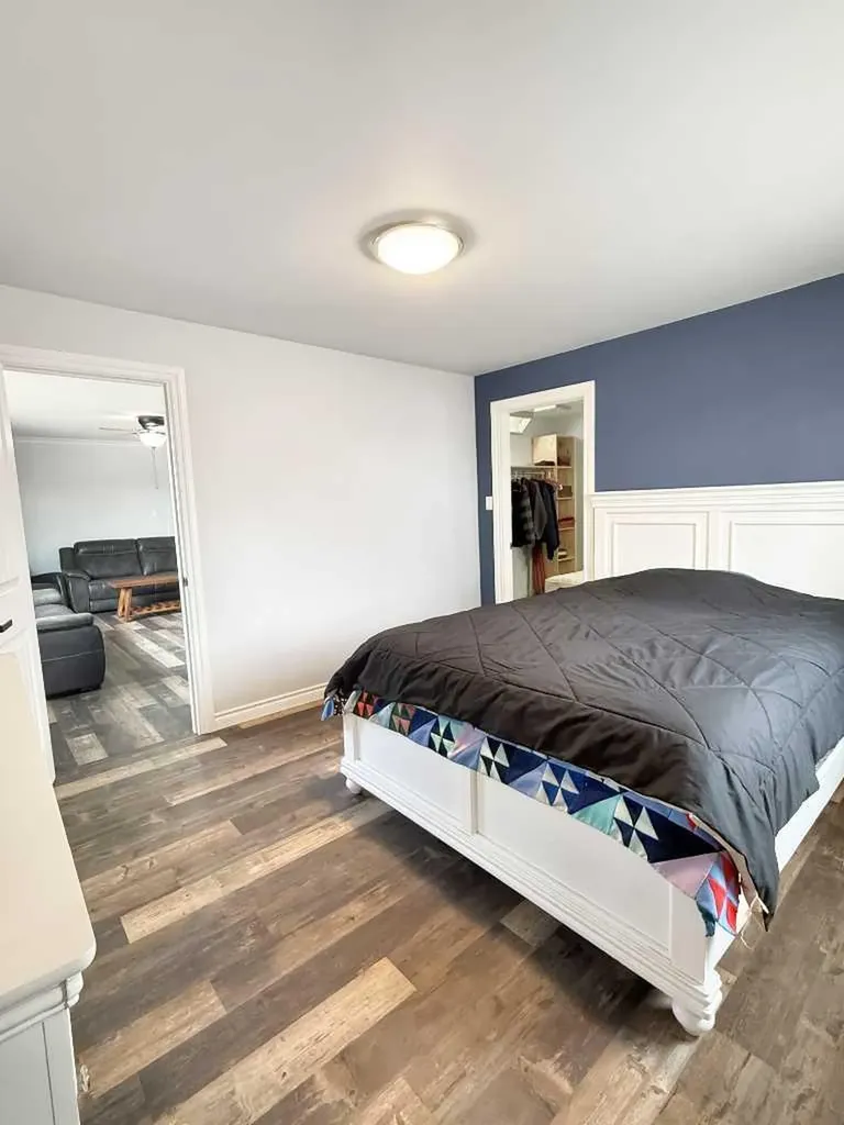 5302 50 Avenue Mayerthorpe AB T0E 1N0
