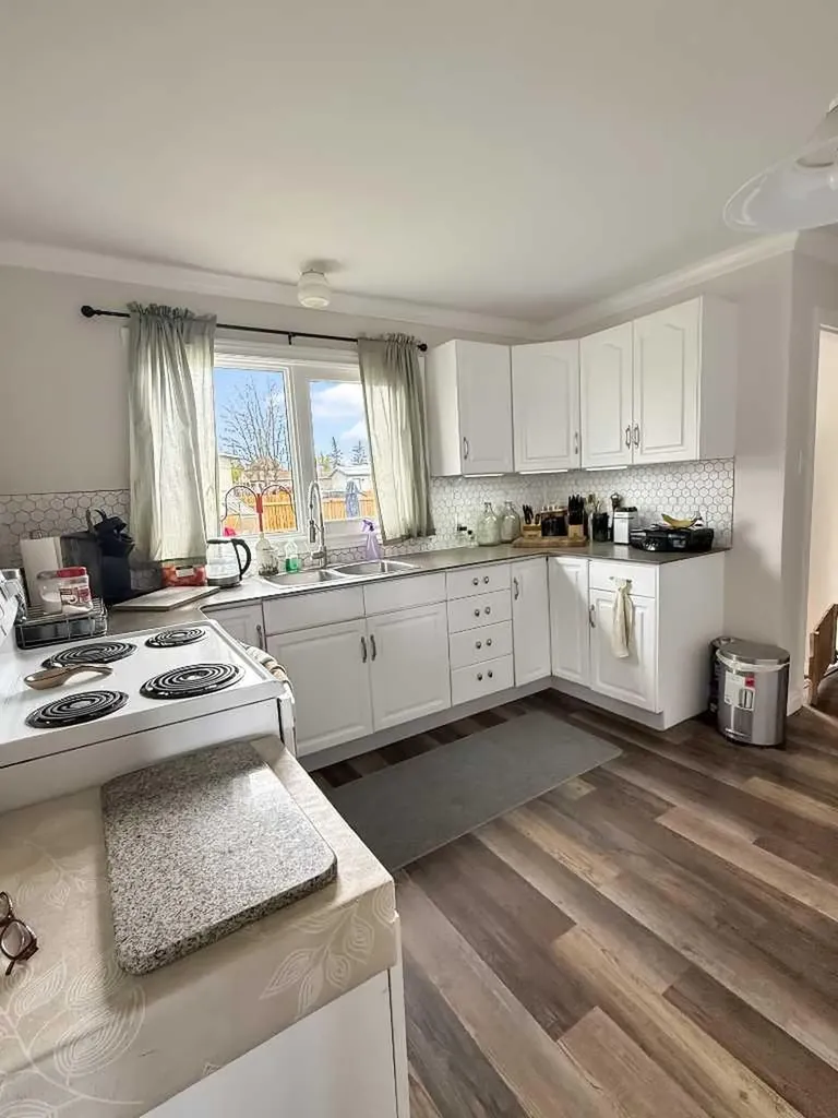 5302 50 Avenue Mayerthorpe AB T0E 1N0