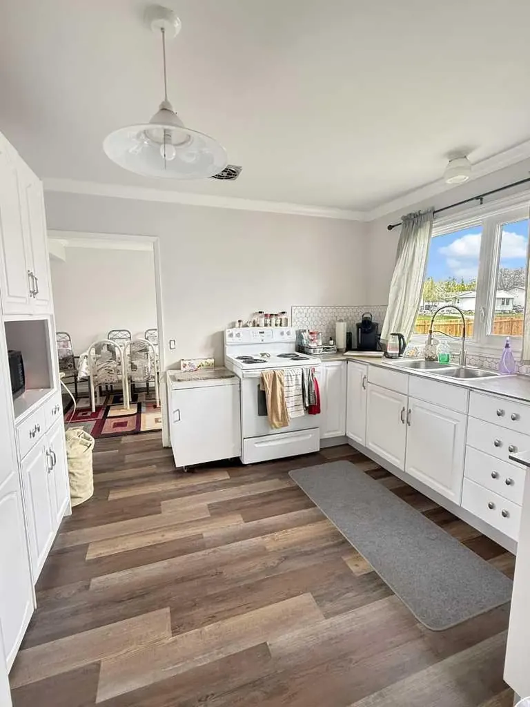 5302 50 Avenue Mayerthorpe AB T0E 1N0