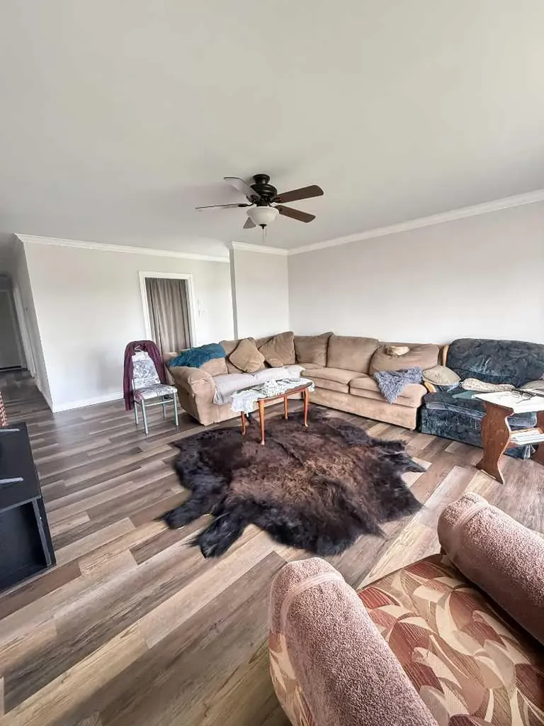 5302 50 Avenue Mayerthorpe AB T0E 1N0
