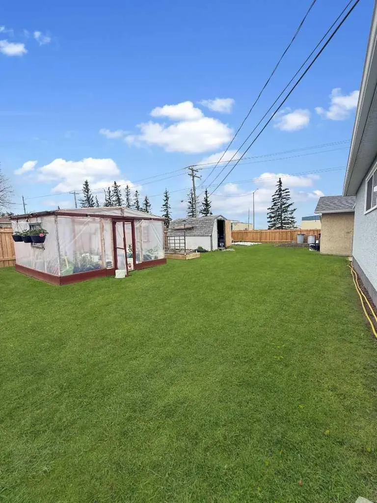 5302 50 Avenue Mayerthorpe AB T0E 1N0