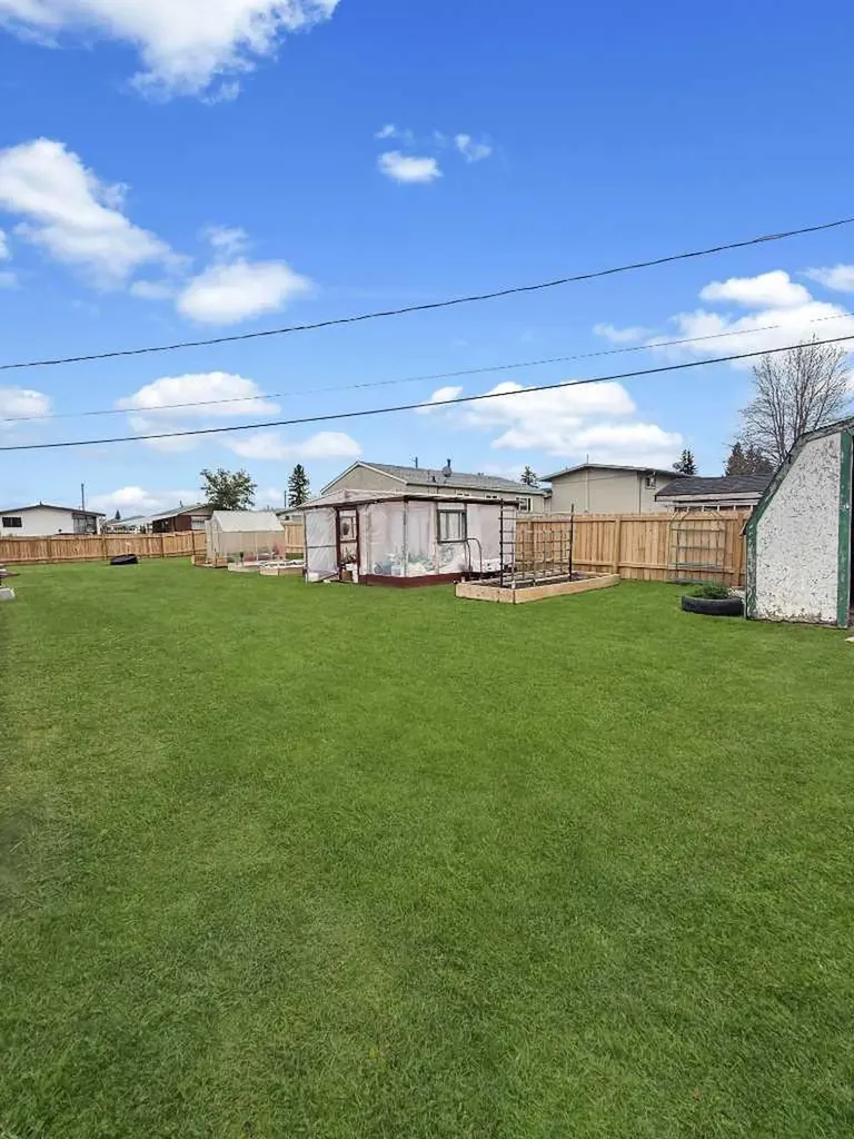 5302 50 Avenue Mayerthorpe AB T0E 1N0