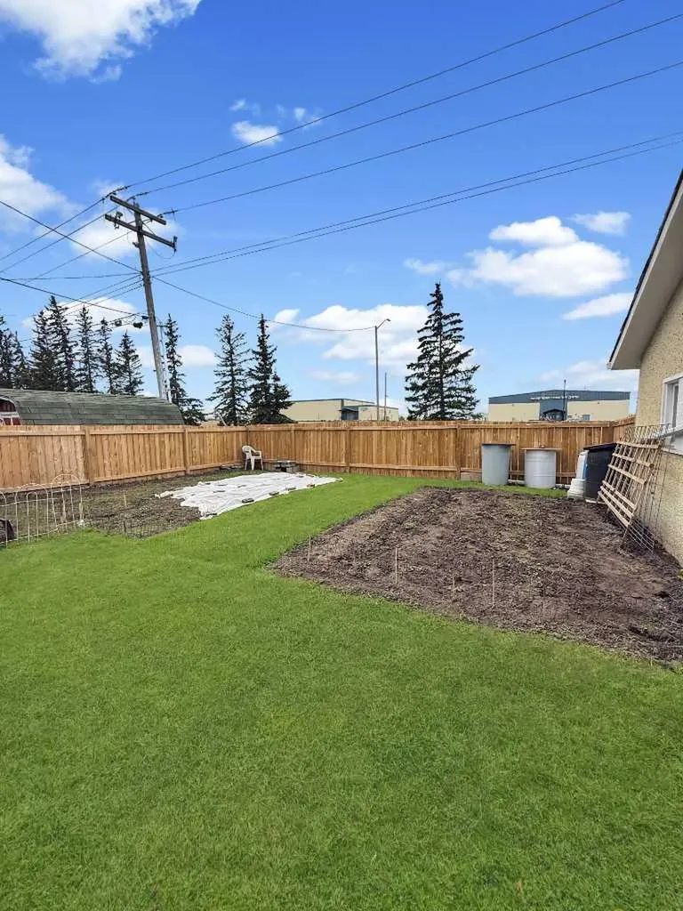 5302 50 Avenue Mayerthorpe AB T0E 1N0