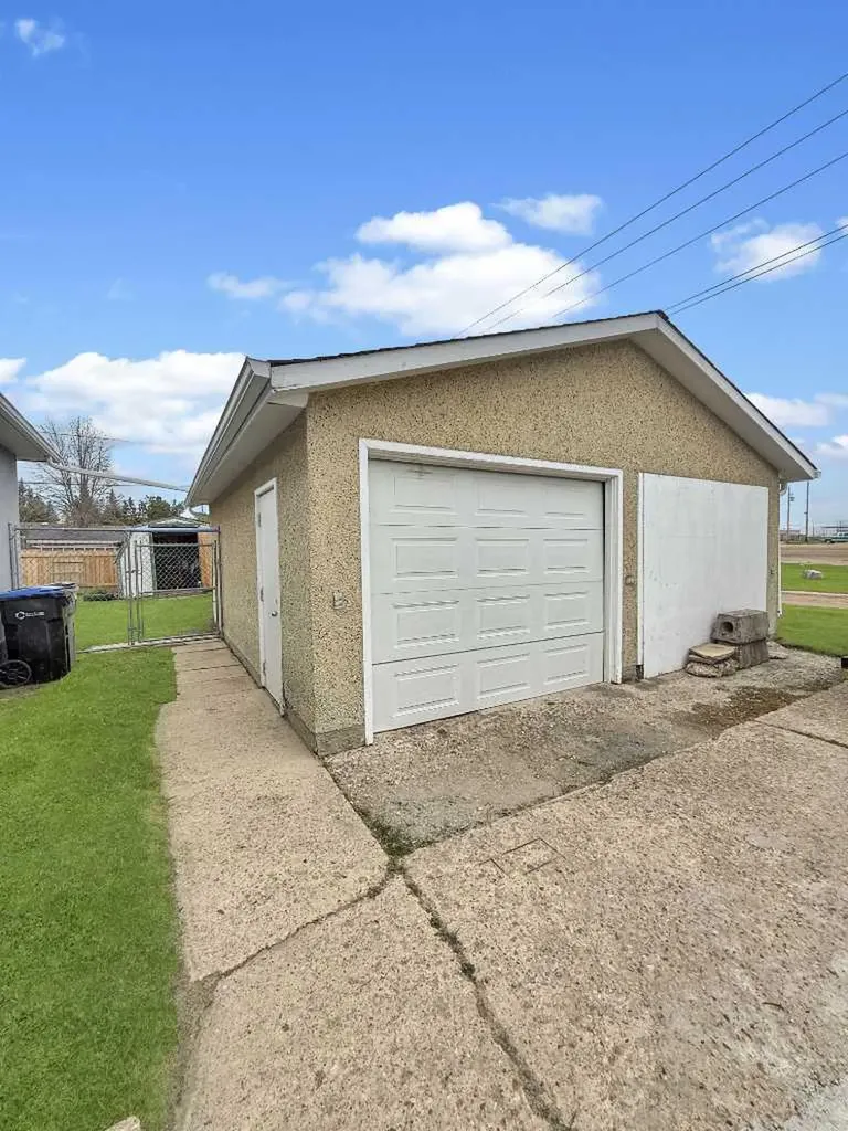 5302 50 Avenue Mayerthorpe AB T0E 1N0