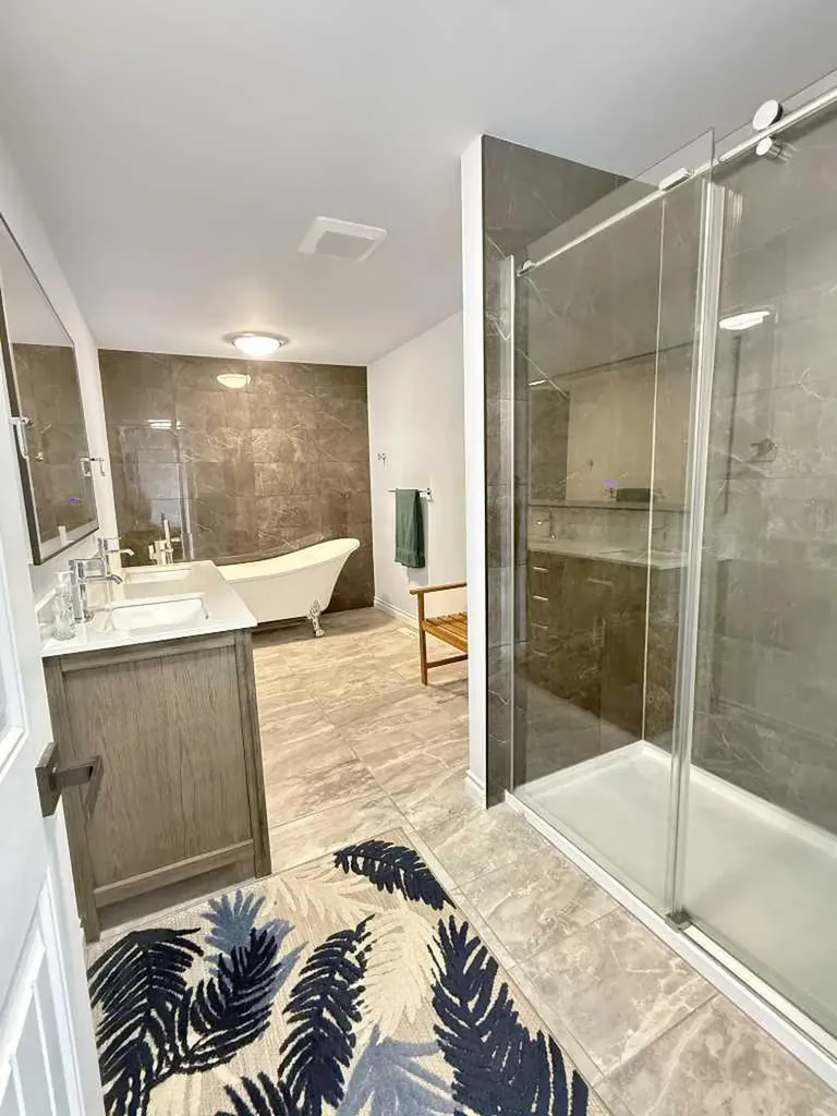 5302 50 Avenue Mayerthorpe AB T0E 1N0