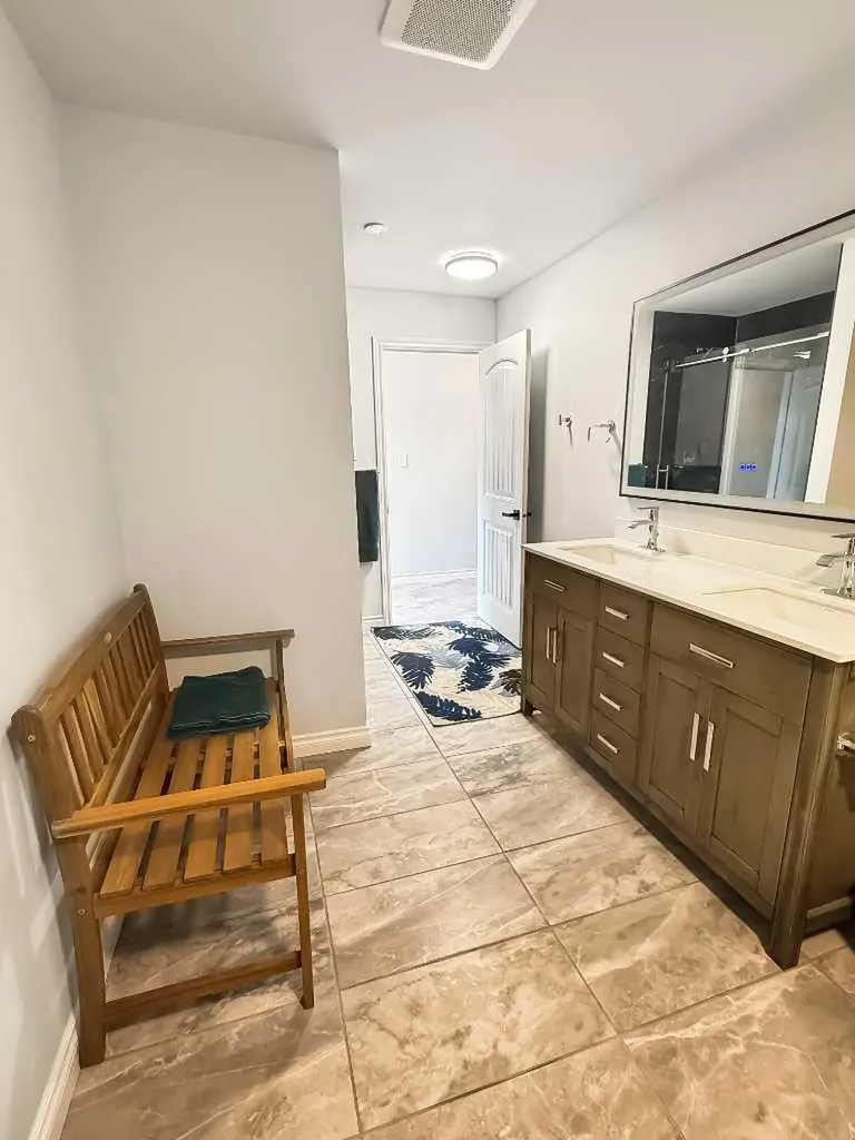 5302 50 Avenue Mayerthorpe AB T0E 1N0