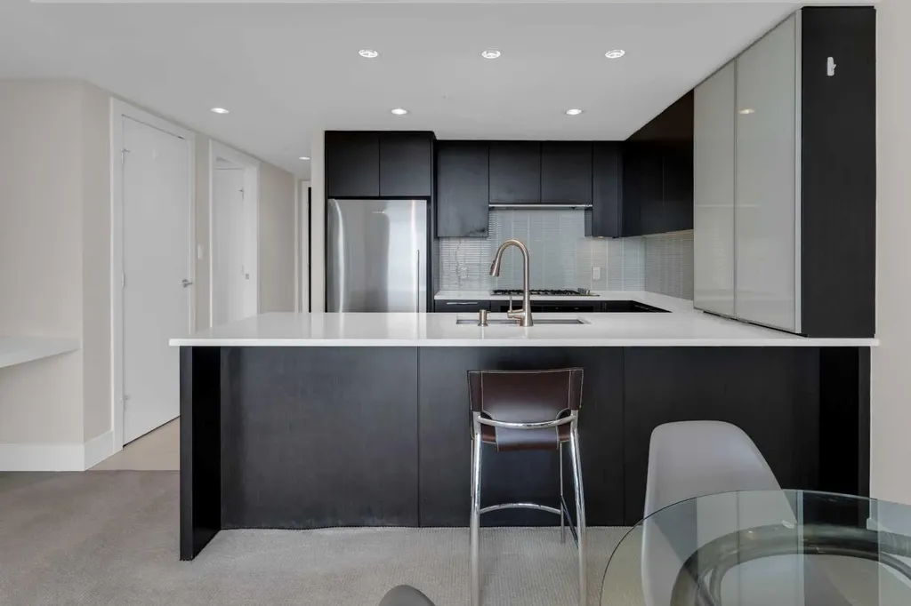 1111 10 Street SW Calgary AB T2R1E3