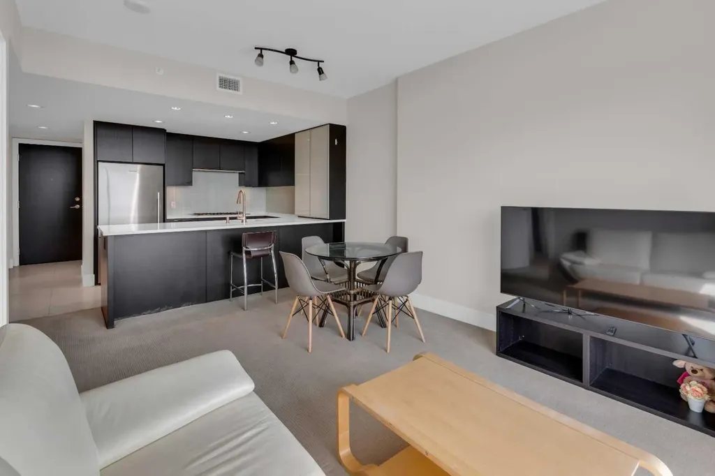 1111 10 Street SW Calgary AB T2R1E3