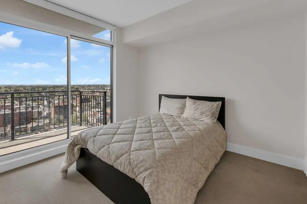 1111 10 Street SW Calgary AB T2R1E3