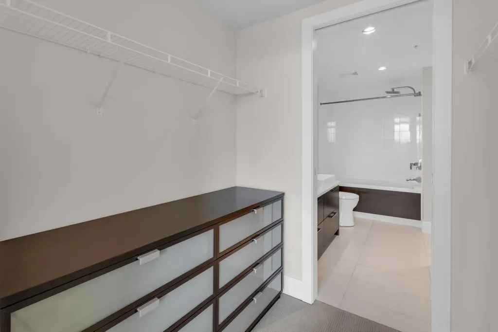 1111 10 Street SW Calgary AB T2R1E3