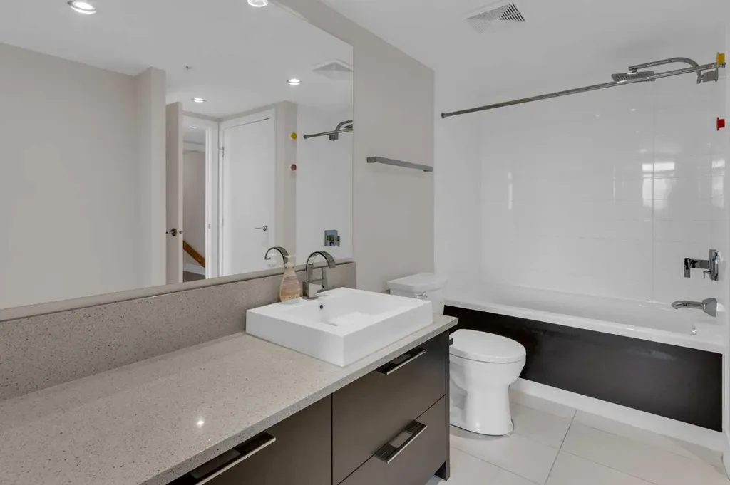 1111 10 Street SW Calgary AB T2R1E3