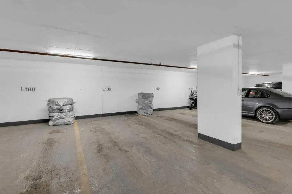 1111 10 Street SW Calgary AB T2R1E3