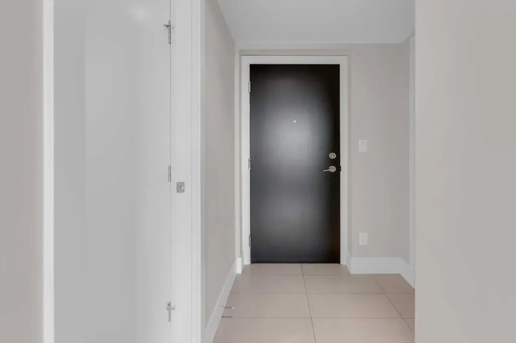 1111 10 Street SW Calgary AB T2R1E3