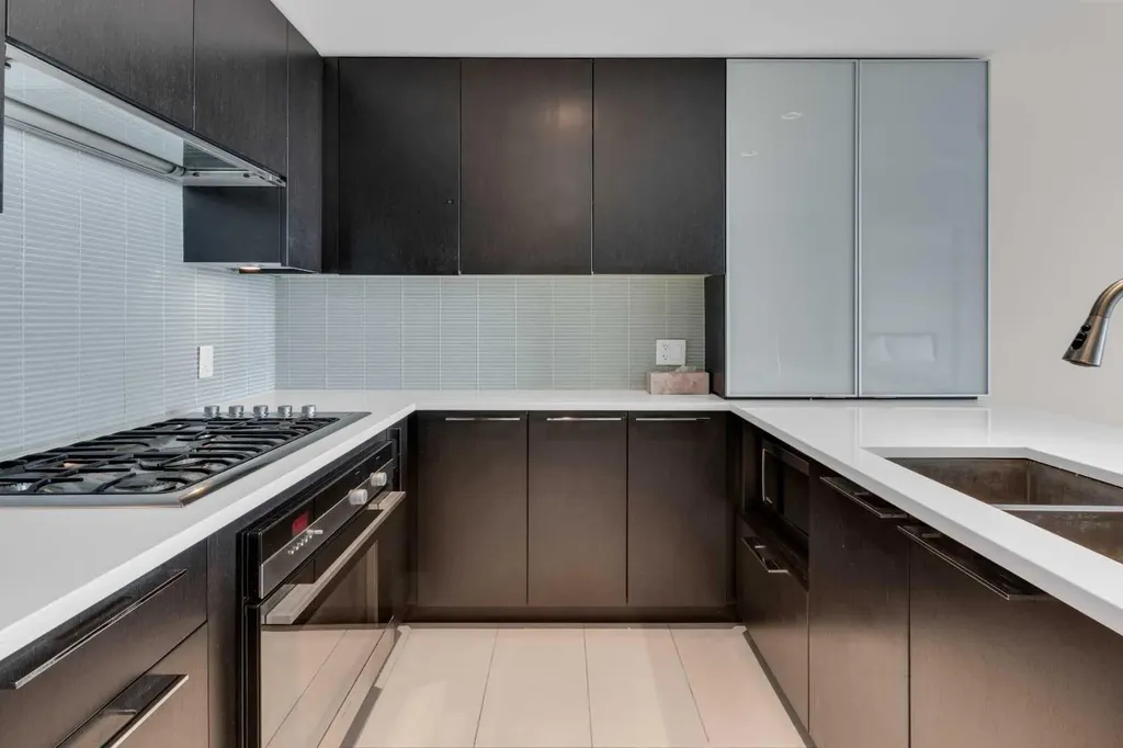 1111 10 Street SW Calgary AB T2R1E3