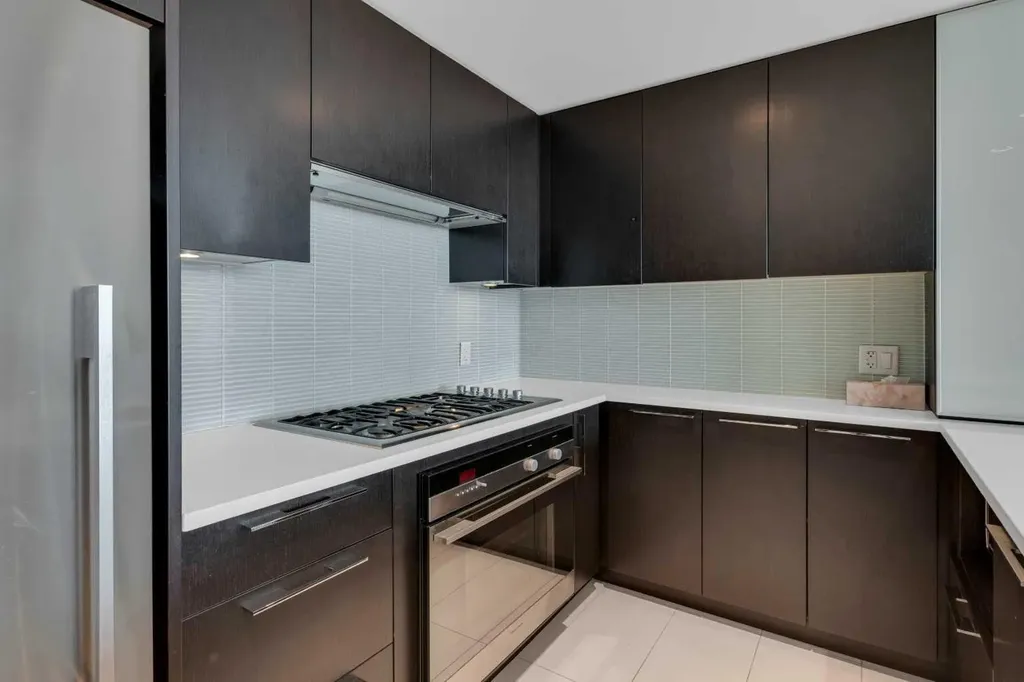 1111 10 Street SW Calgary AB T2R1E3