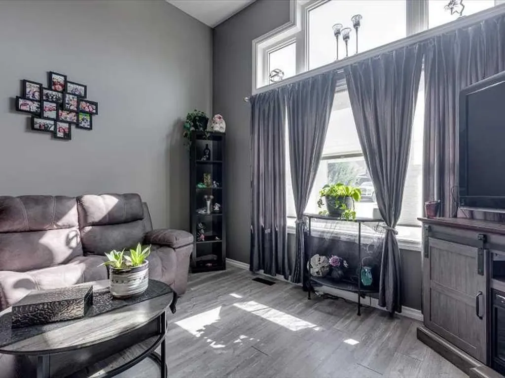 29 Rolling Ridge Hills Blackfalds AB T0M 0J0