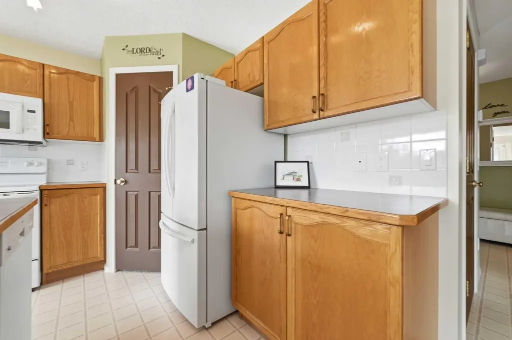 46 Somerside Place SW Calgary AB T2Y 3V3