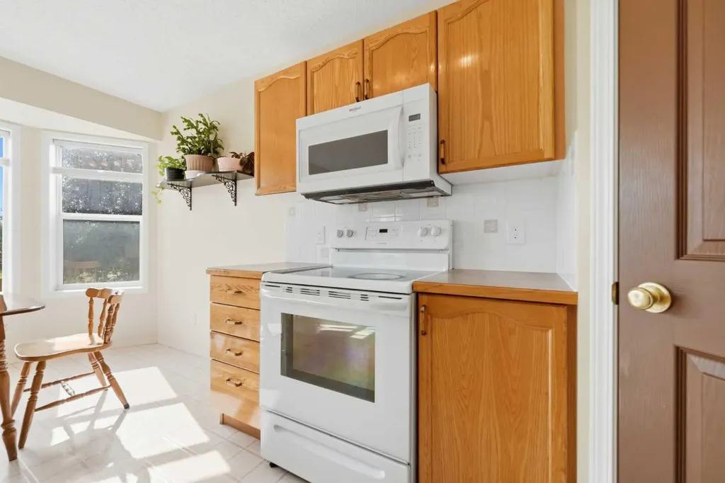 46 Somerside Place SW Calgary AB T2Y 3V3
