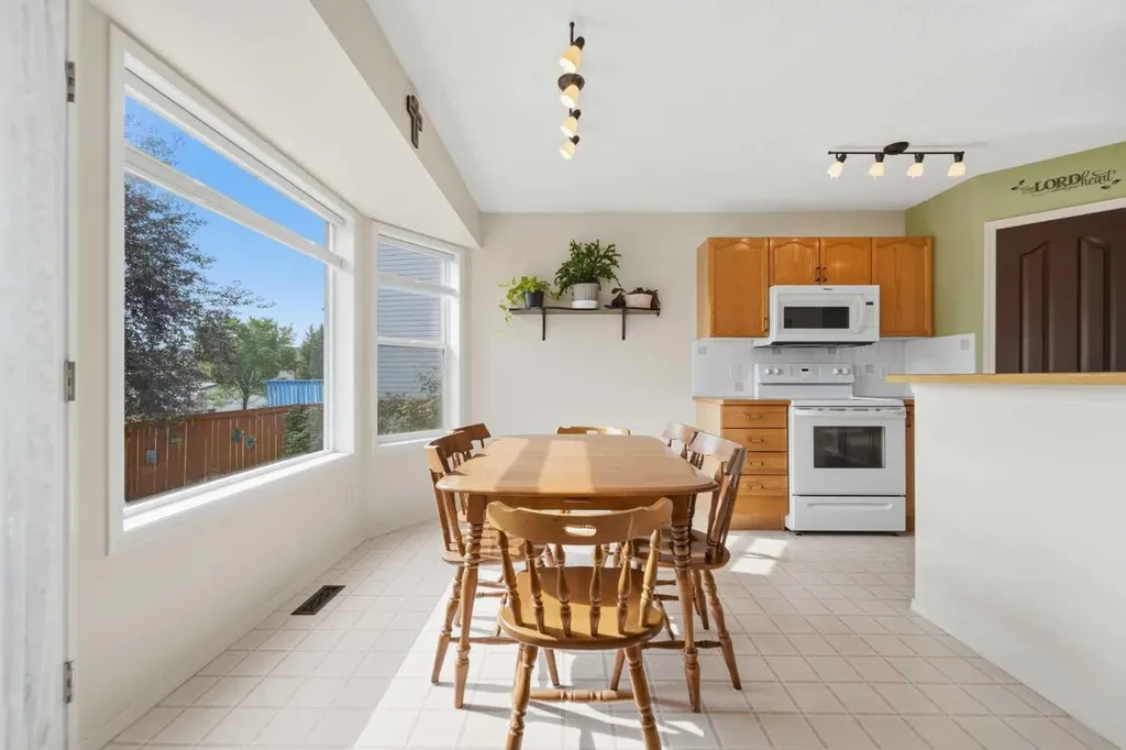 46 Somerside Place SW Calgary AB T2Y 3V3
