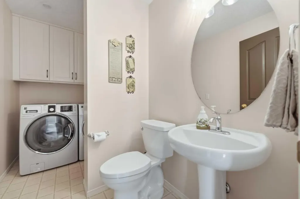 46 Somerside Place SW Calgary AB T2Y 3V3