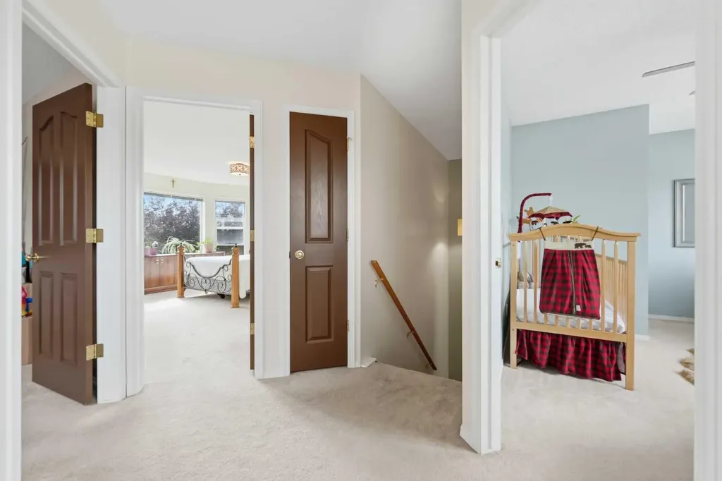 46 Somerside Place SW Calgary AB T2Y 3V3