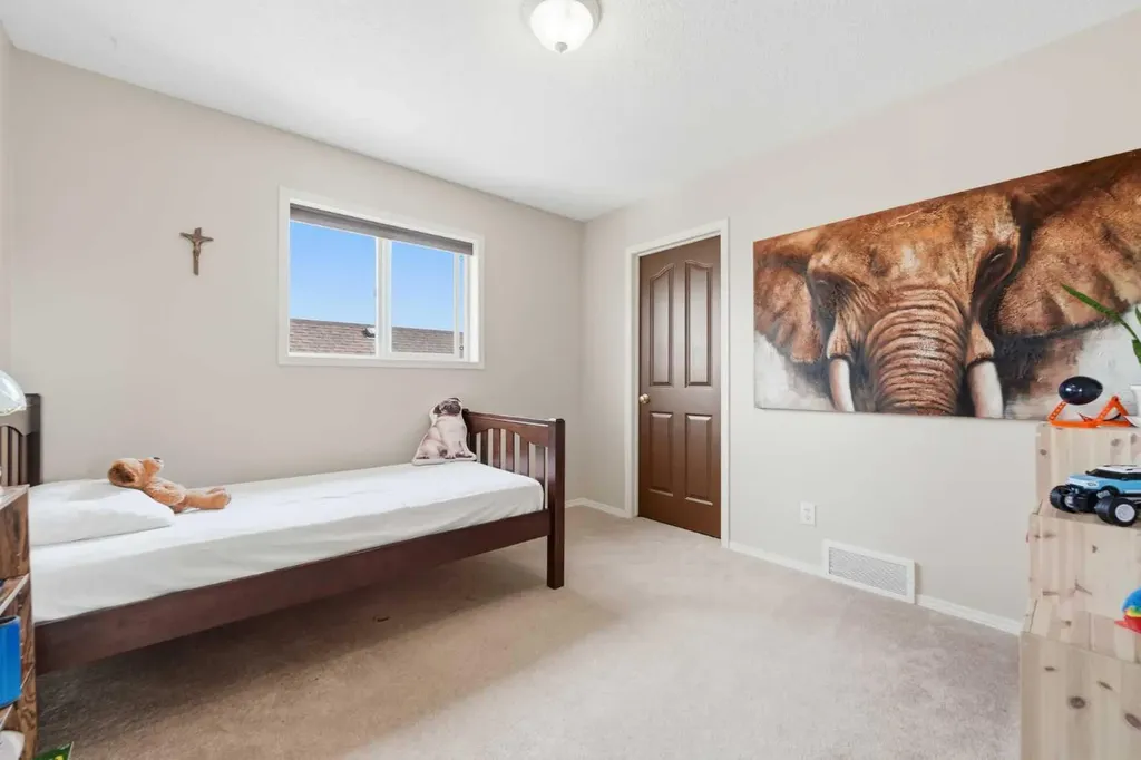 46 Somerside Place SW Calgary AB T2Y 3V3