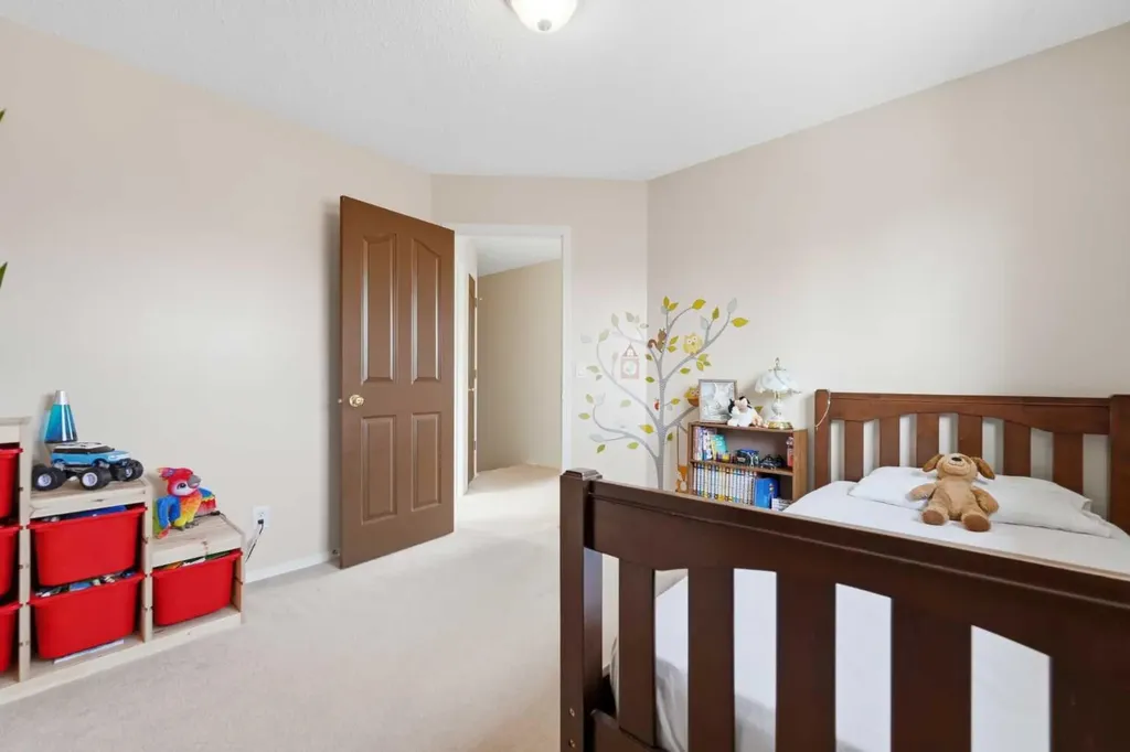 46 Somerside Place SW Calgary AB T2Y 3V3