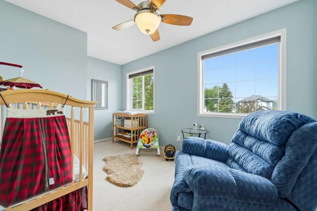 46 Somerside Place SW Calgary AB T2Y 3V3