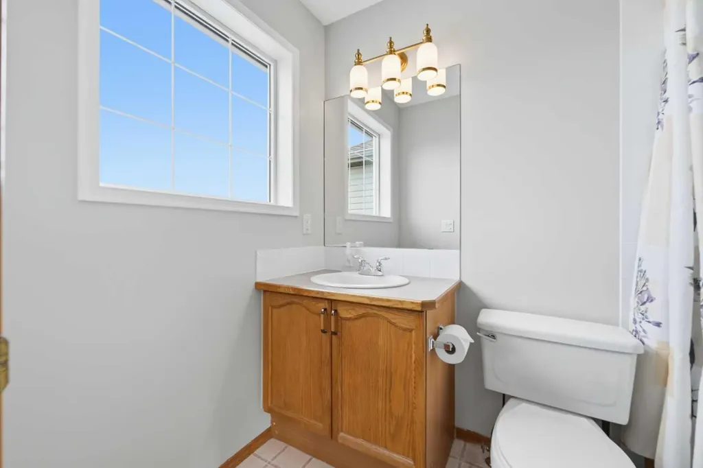 46 Somerside Place SW Calgary AB T2Y 3V3
