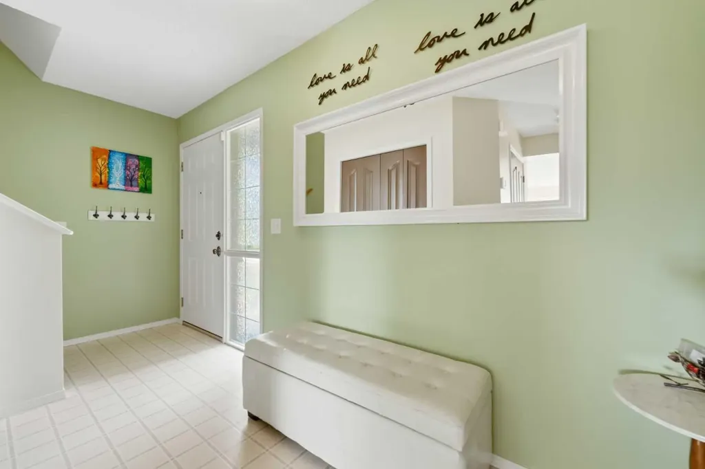 46 Somerside Place SW Calgary AB T2Y 3V3