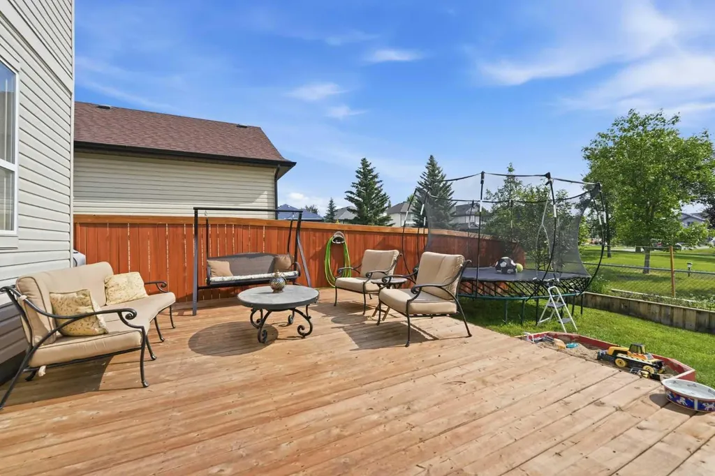46 Somerside Place SW Calgary AB T2Y 3V3