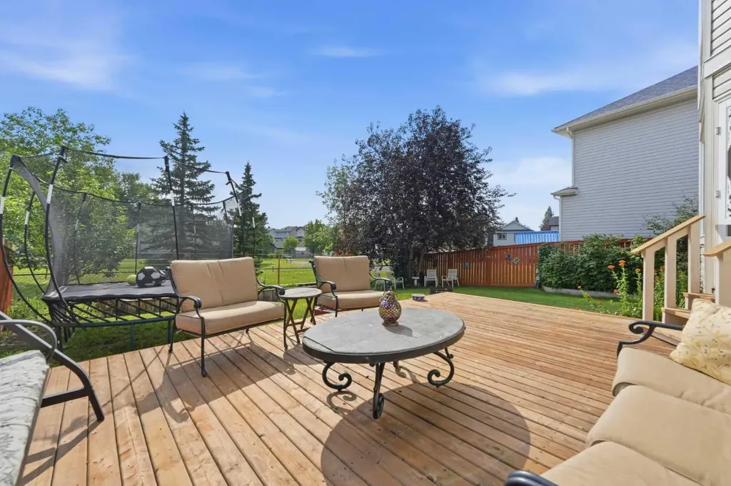 46 Somerside Place SW Calgary AB T2Y 3V3