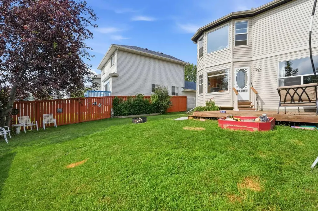 46 Somerside Place SW Calgary AB T2Y 3V3